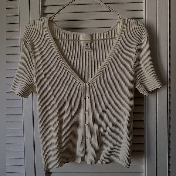 H&M cute botton up shirt - Picture 1 of 3